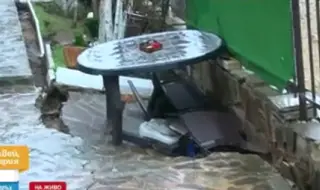 Строителен изкоп в Равда остави хора без ток и канализация