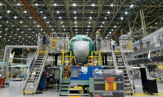 „Боинг“ съкращава 4500 служители