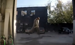 Полетът на един работник на автомивка