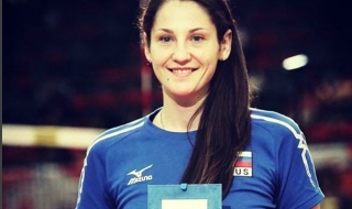 Турски фенове замерят с боклуци руски волейболистки