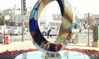 Крадци в Чикаго задигнаха скулптура на български творец
