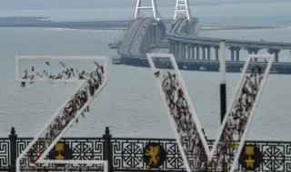 На Крим няма гориво. Хората бягат. Киев разрушава мостове.