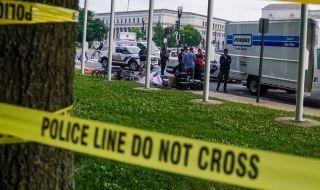 Трима убити при стрелба