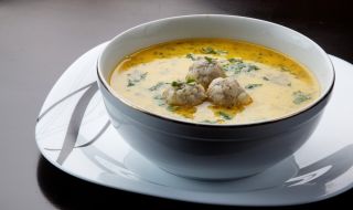 Рецепта за вечеря: Супа топчета със застройка