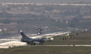 Турция нанесе първи въздушни удари над ИД