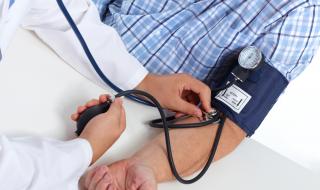 Помага ли алкохолът на кръвното налягане?