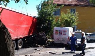 Жена загина при тежка пътна злополука в Айтос, много ранени