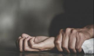 Четирима отвлякоха 15-годишна за булка, тя нахапа годеника си