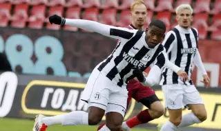 Локомотив Пловдив призна за разговори с Левски за звезда на "смърфовете"