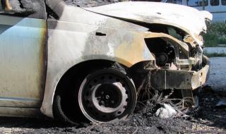 Разследват палеж на леки автомобили в Габрово