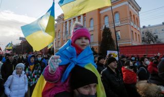 Голям митинг в Киев срещу опасенията от руско нашествие (СНИМКИ)