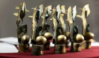 Вижте кои са носителите на литературните награди "Перото" за 2025 г.