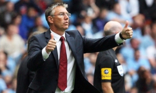 Найджъл Адкинс пое отбора на Рединг