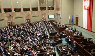 Полша дава заден ход по закона за Холокоста