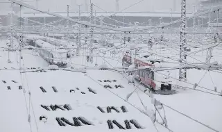 В снежен капан! Зимата напълно блокира железопътния транспорт в Германия