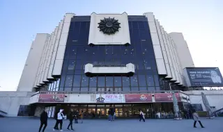 Парапет се откъсна от сградата на НДК, тежко пострада 15-годишно момче