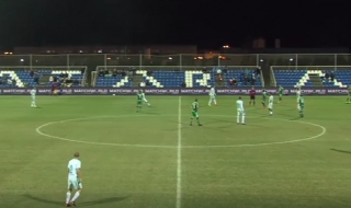 Защитник на Зенит заби гол от центъра (ВИДЕО)