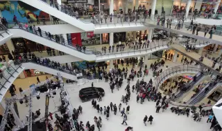 Измамници събират дарения в моловете: ето каква е схемата