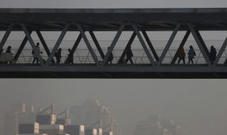 Спасиха българин, паднал от мост в Китай