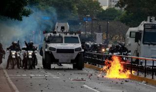 Венецуелски полицаи пребиха полски журналист