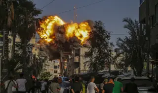 Десетки загинали при удар срещу училище в Газа: Израел твърди, че вътре е имало бойци на "Хамас"