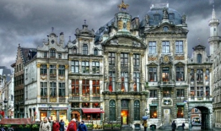 Пияни депутати от "Атака" опитали да завлекат ресторант в Брюксел?