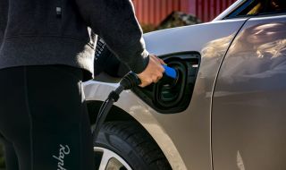 Електрическите автомобили са увеличили продажбите си двойно през изминалата година