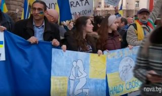 Шествие в подкрепа на Украйна събра хиляди хора в София СНИМКИ + ВИДЕО