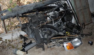 Откриха части от крадени коли в Радомирско