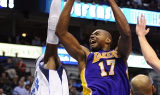 Торонто, Лейкърс и Орландо готвят съвместна сделка