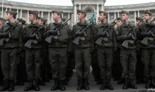 Министърът на отбраната на Австрия: Мнозина ни завиждат, че запазихме военната служба, трябва да я удължим