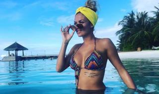 Яна Димитрова се разсъблече по бански през есента (СНИМКА)