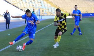 Тихомълком Левски плаща по 8 бона заплата на играч с хазартна зависимост