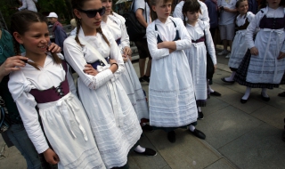 С "Лале ли си, зюмбюл ли си" откриха първия модерен етнофест