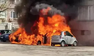 A car caught fire near a school in Plovdiv
