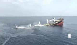 Bloomberg: Иран подтиква хусите да започнат кампания срещу корабоплаването в Червено море