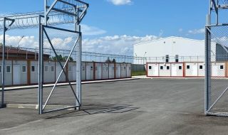 Вижте условията в базите и фургоните, предвидени за бежанци от Украйна (СНИМКИ)