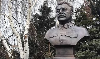 Бюст на Сталин бе открит с тържествена церемония във Волгоград