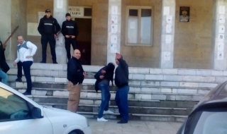 Арестуваха Ценко Чоков и сина му при акция в Галиче