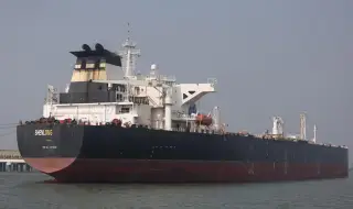 Пет пъти поскъпна застраховката за преминаване през Ормузкия проток