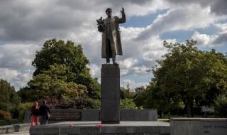 Русия защитава паметника на съветски маршал