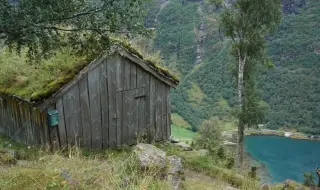 Три хижи в Средна гора, които пазят духа на планината