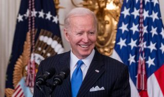 Джо Байдън приветства повишаването на тавана на дълга на САЩ