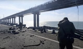 Битката за Крим! Русия потапя кораби, за да защити Кримския мост