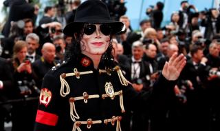 Край трупа на Майкъл Джексън открили...