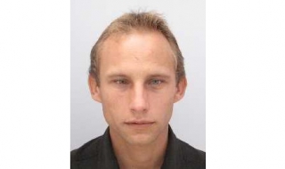 Полицията издирва този мъж