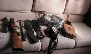 Иззеха нелегален боен арсенал