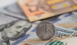 Търговията с долари и евро в Русия остава, въпреки санкциите