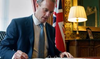 Великобритания прекрати споразумение с Хонконг