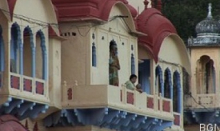 Индийски крал се опитва да запази своя дворец с гладна  стачка